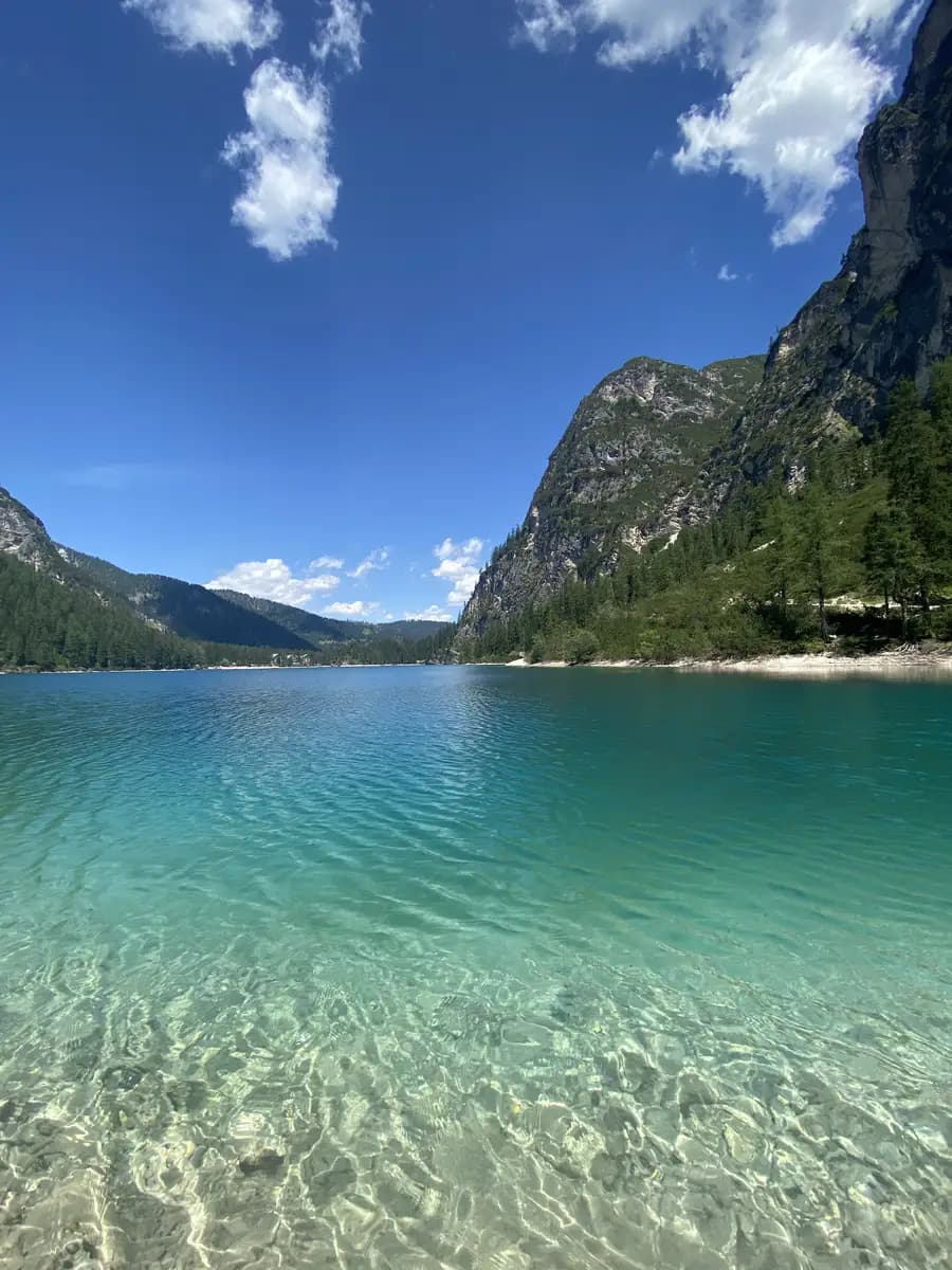 lago di braies dolomites italy blue waters