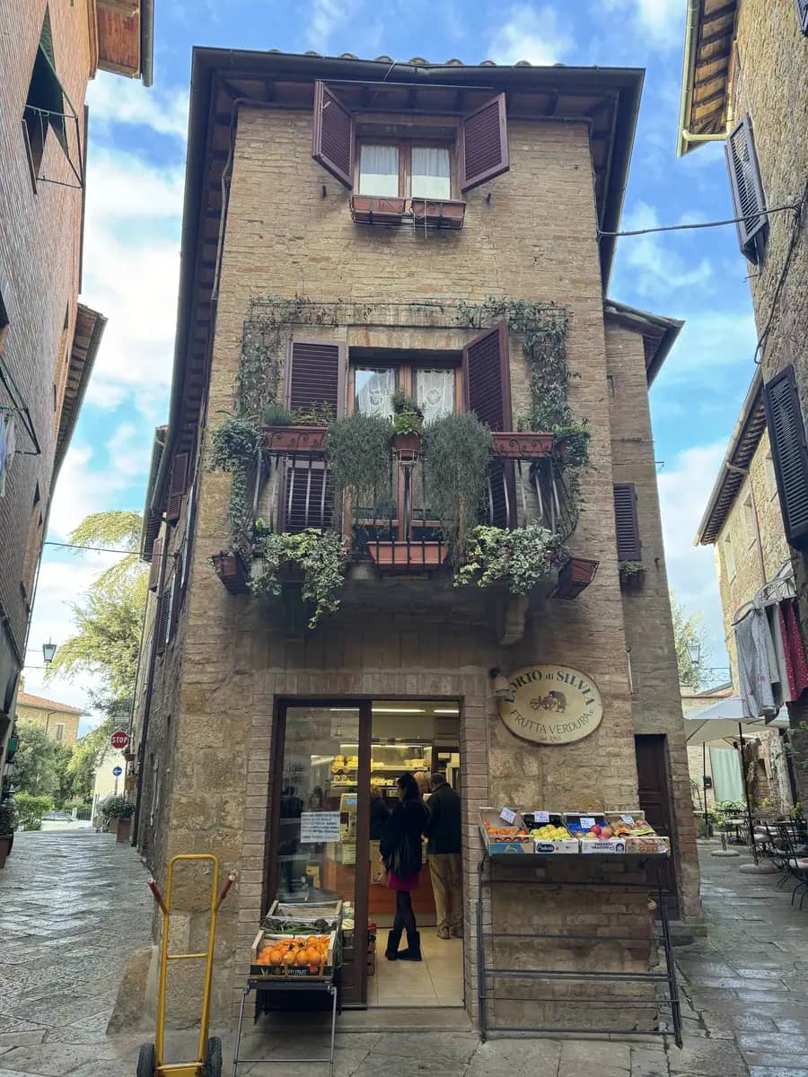 pienza medieval town tuscany