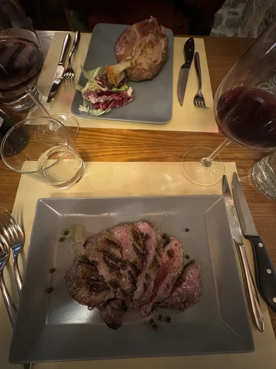 steak with peppercorns and stanco di maiale in ristorante la luna nel pozzo