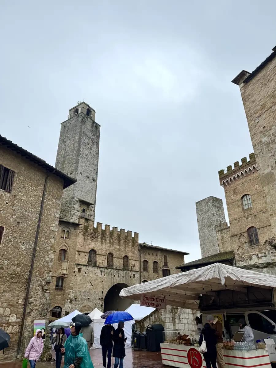 picture of the square looking at the towers and buildings in san gimignano
