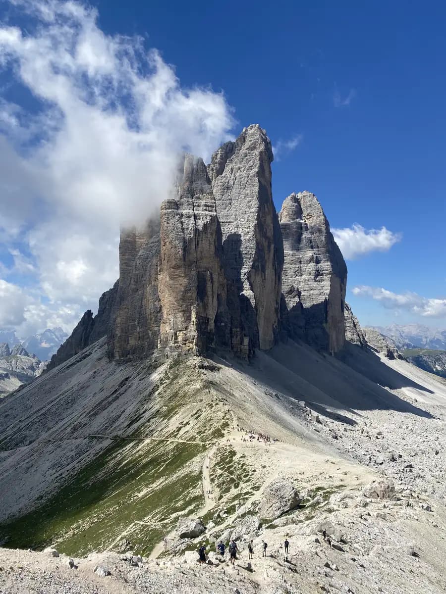 tre cime di lavaredo hike dolomites view italy