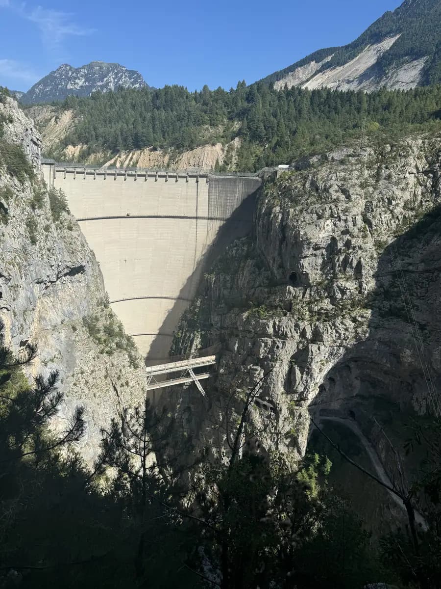 an image showing the vajont dam in italy with the cliffs and mountains in the photo